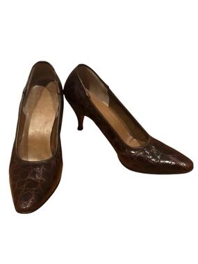 VINTAGE! Gorgeous Alligator Pumps